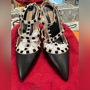 Valentino Garavani Rockstud Heels 👠